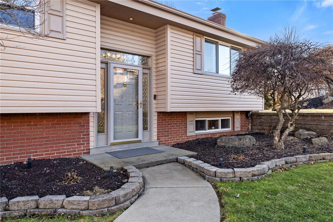4 Greenlawn Dr