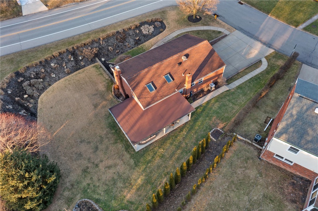 4 Greenlawn Dr
