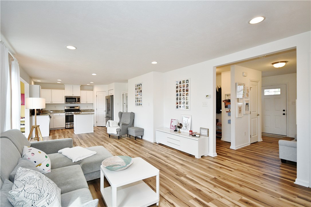 1037 Oakbrooke Dr