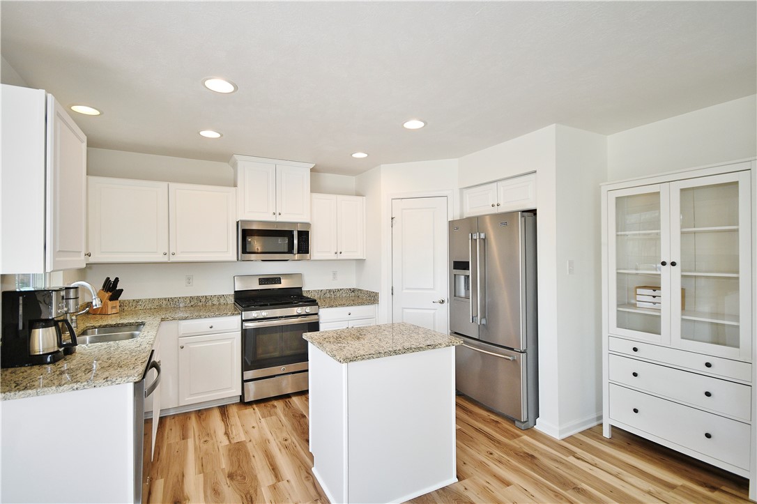 1037 Oakbrooke Dr