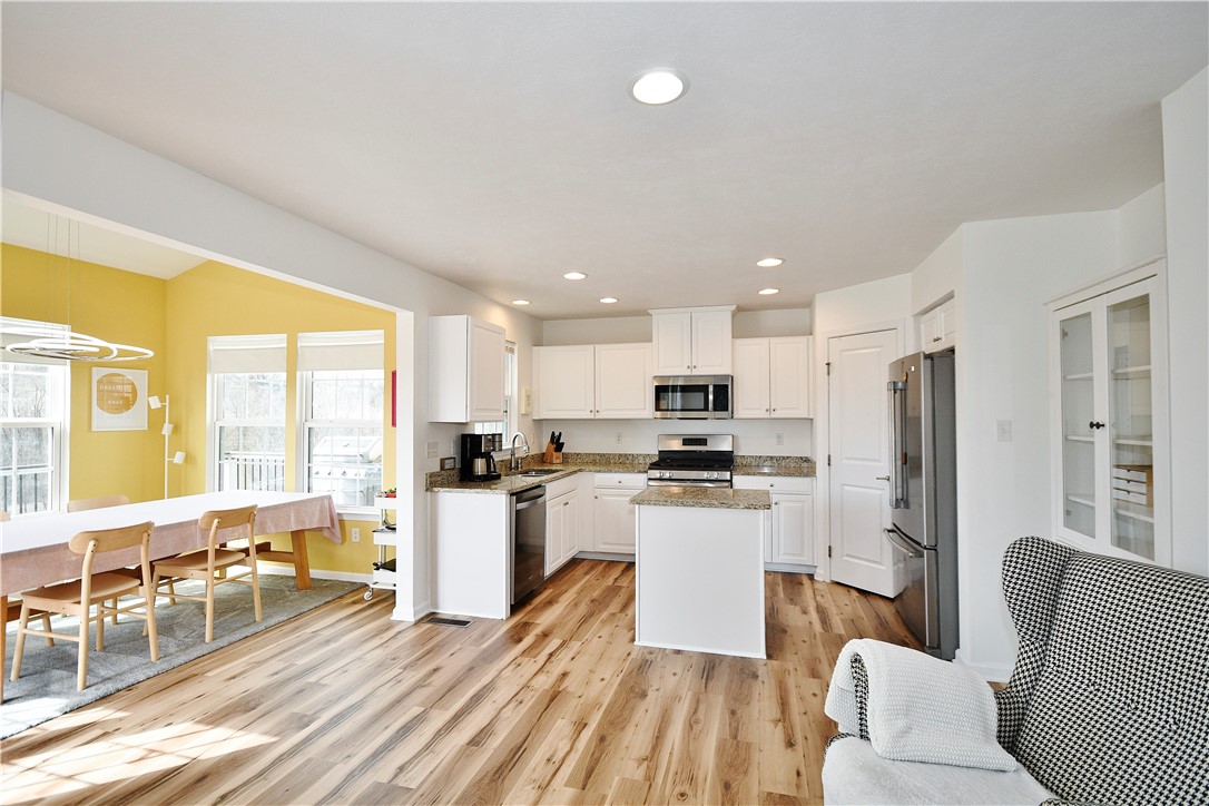 1037 Oakbrooke Dr