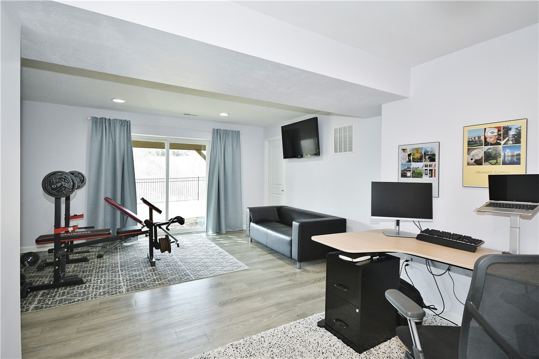 1037 Oakbrooke Dr