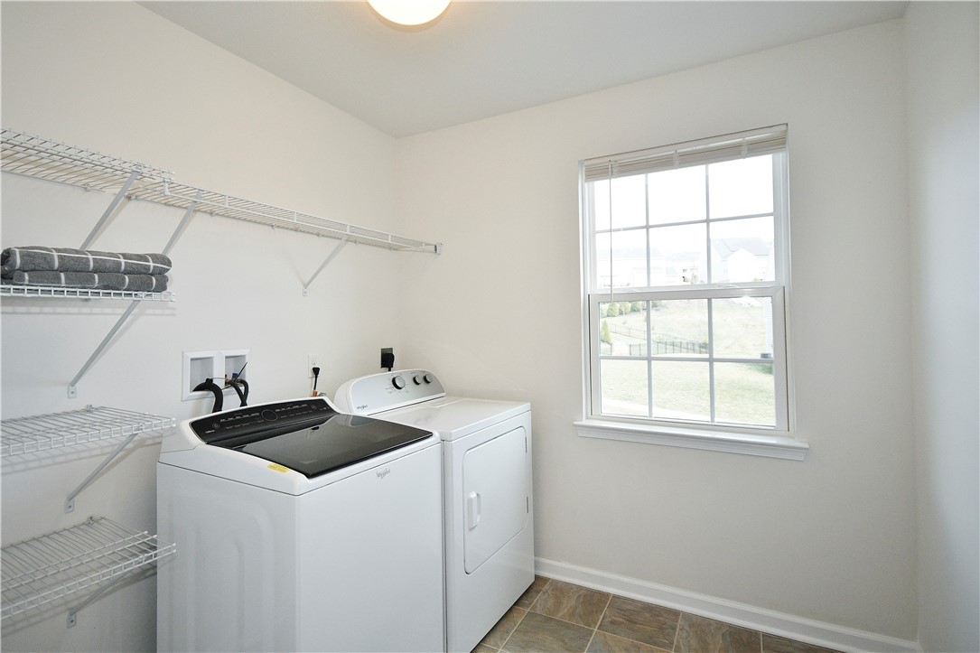 1037 Oakbrooke Dr