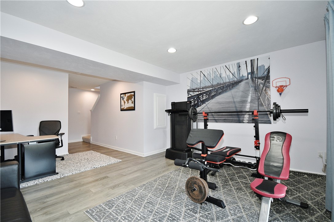 1037 Oakbrooke Dr
