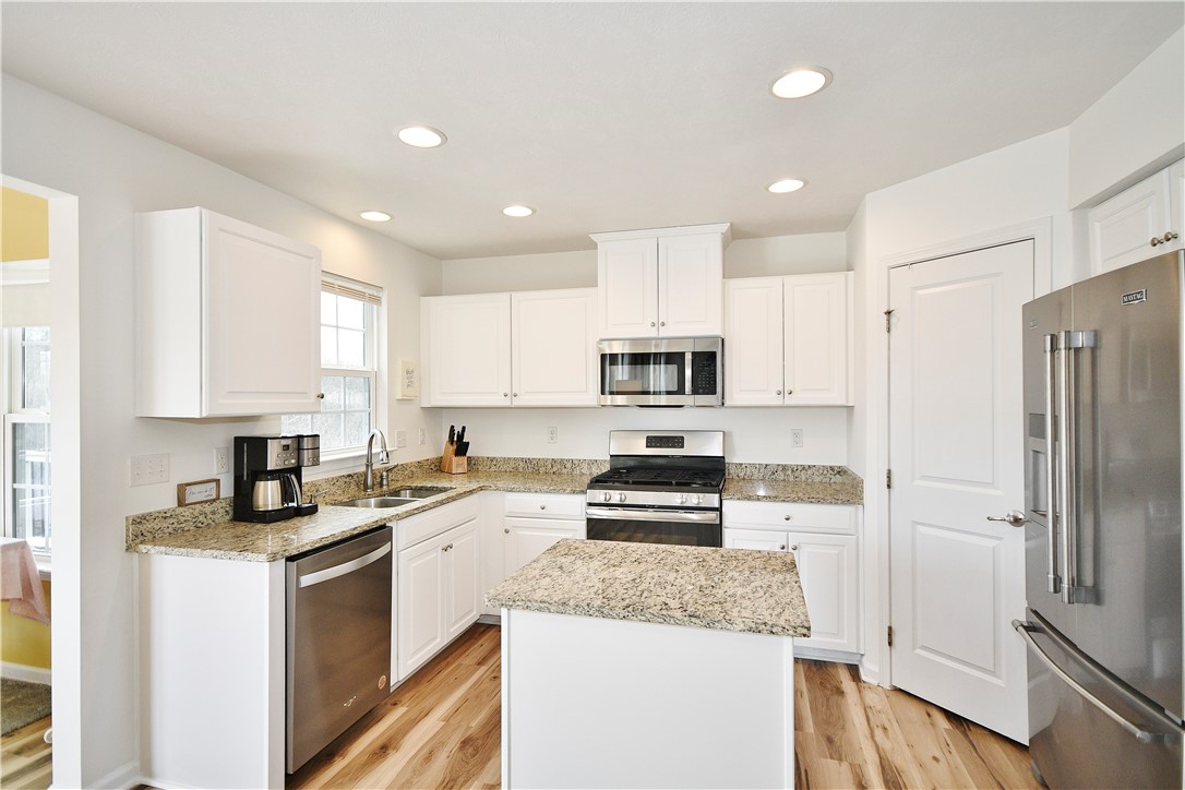 1037 Oakbrooke Dr