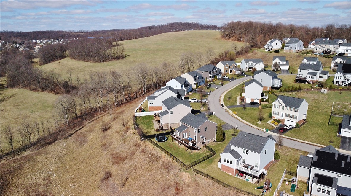 1037 Oakbrooke Dr