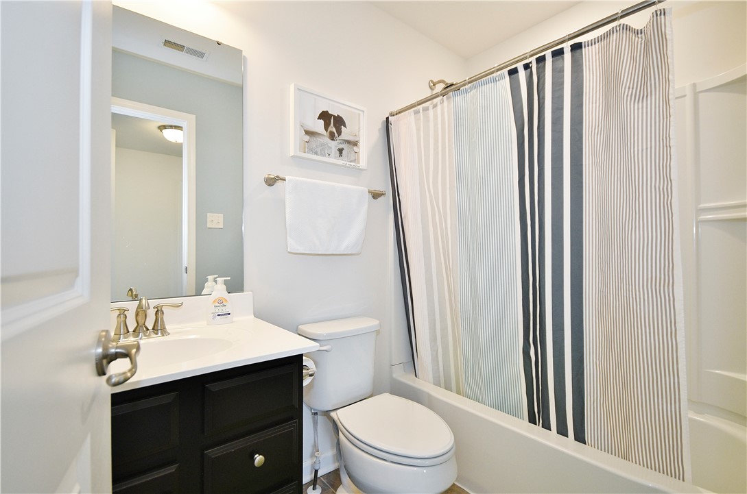 1037 Oakbrooke Dr