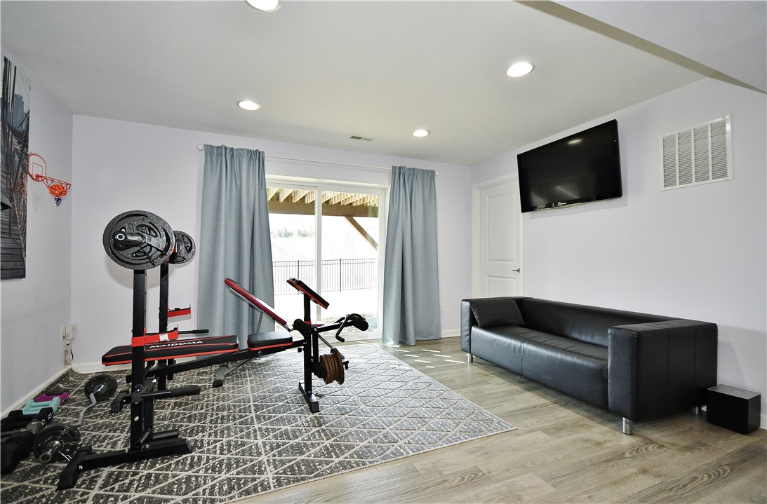 1037 Oakbrooke Dr