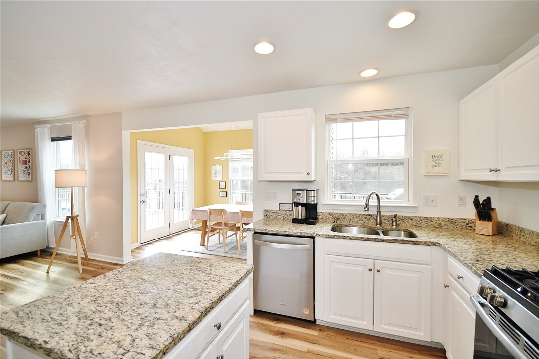 1037 Oakbrooke Dr