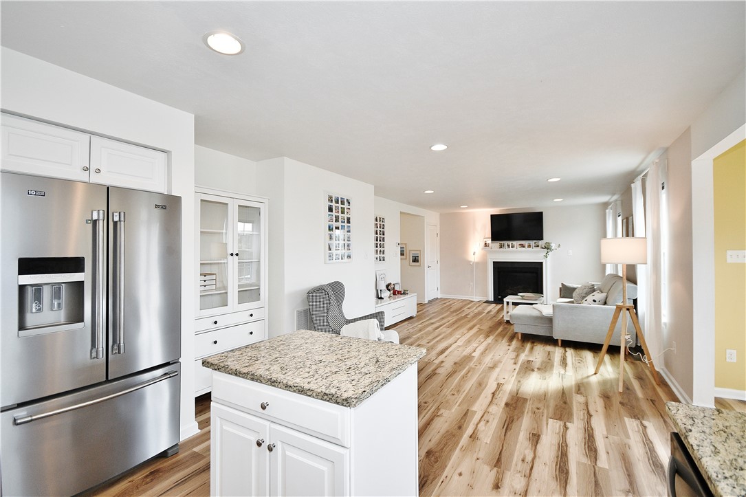 1037 Oakbrooke Dr