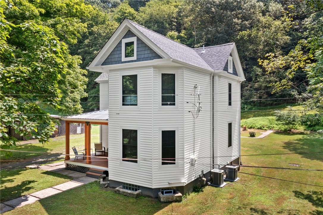 30 Rhodes Ave