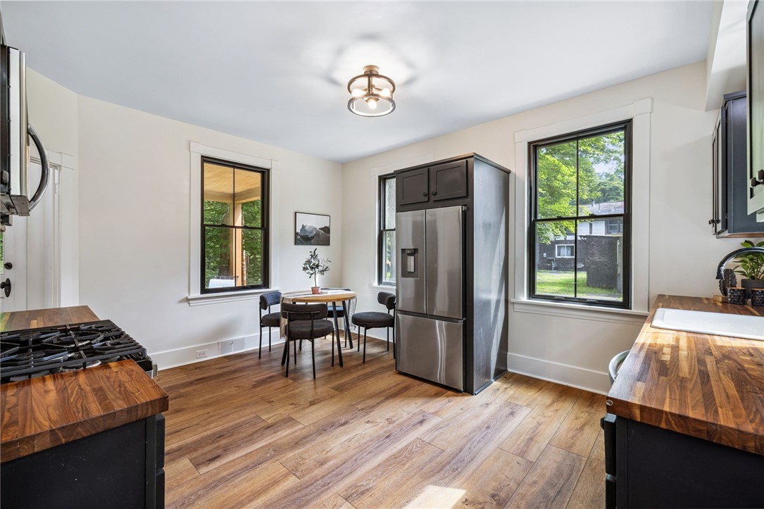 30 Rhodes Ave