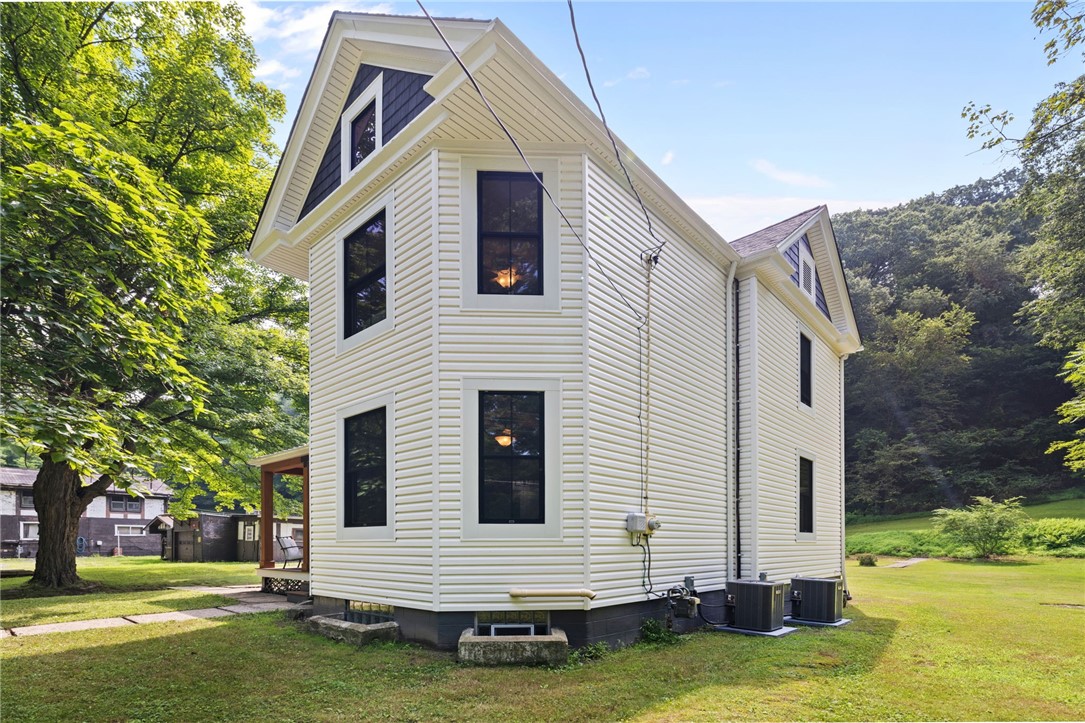 30 Rhodes Ave