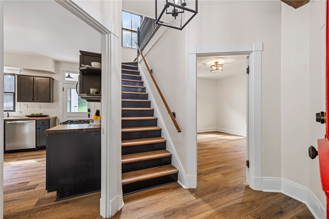 30 Rhodes Ave