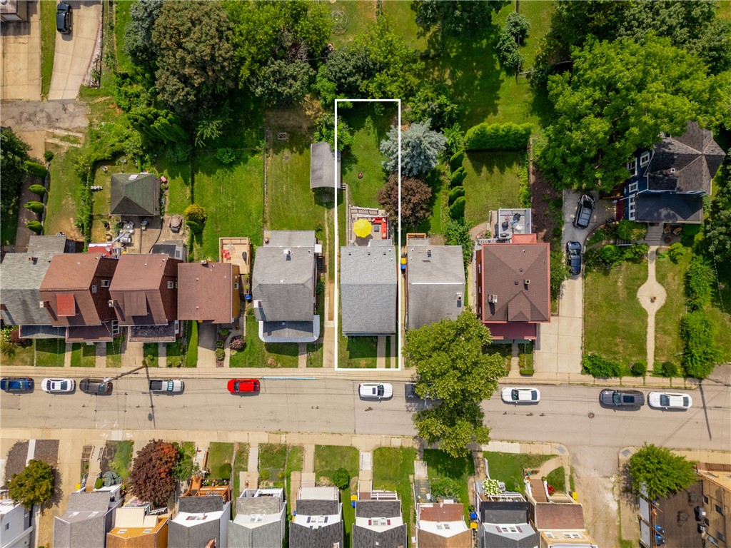 2831 Dwight Avenue