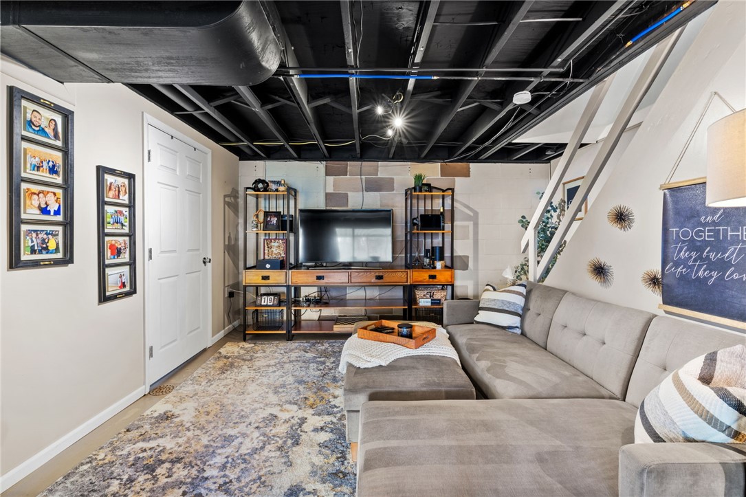 1075 Fiddleback Dr