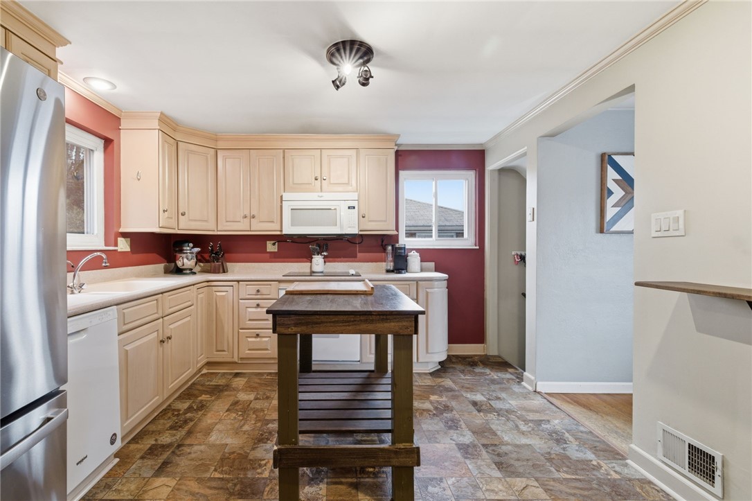 3138 Woodridge Dr