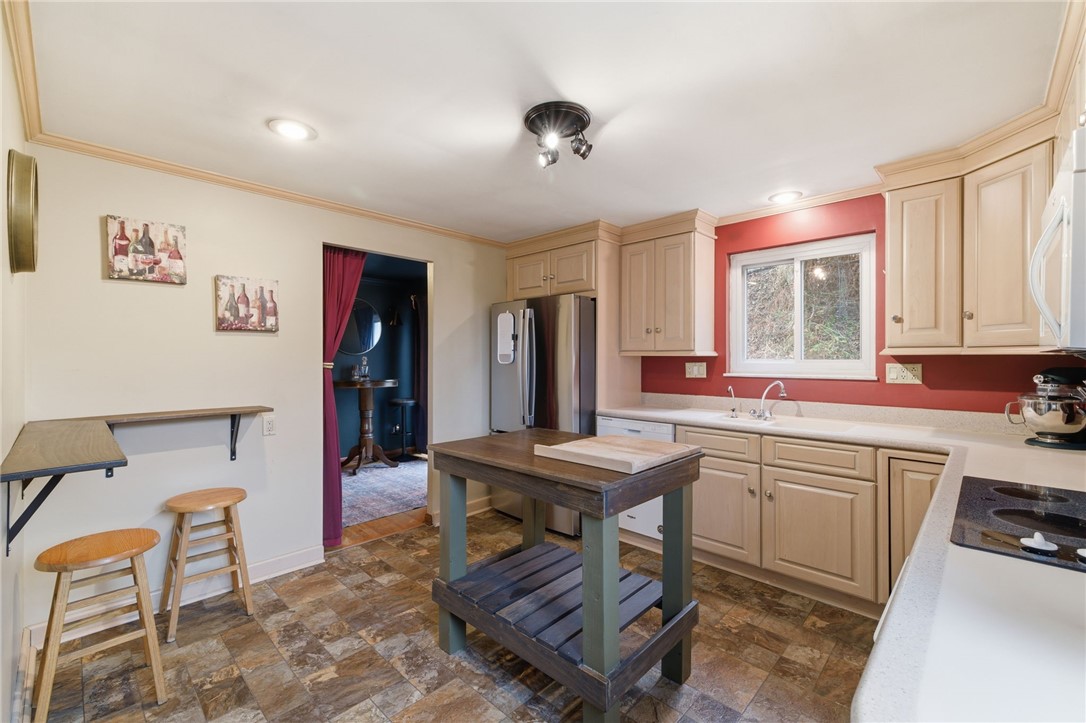 3138 Woodridge Dr