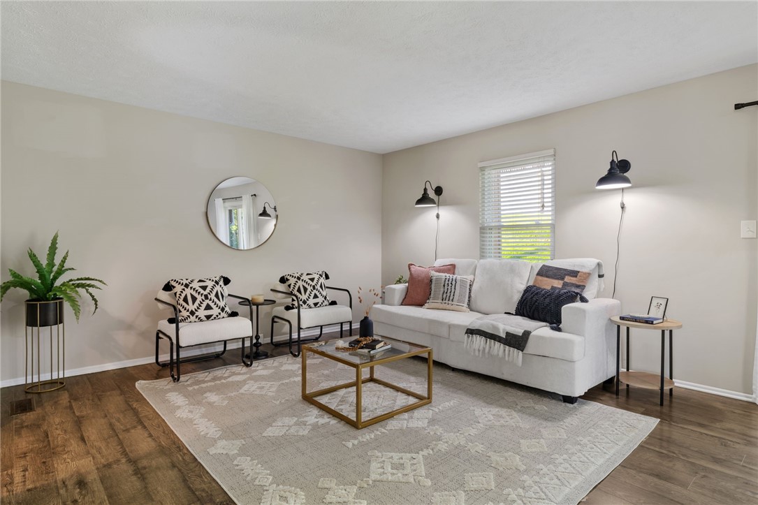 2104 Timberglen Dr