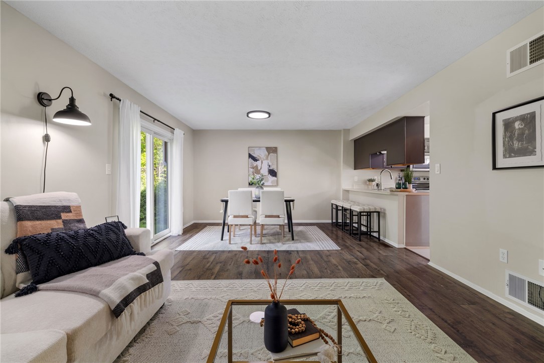 2104 Timberglen Dr