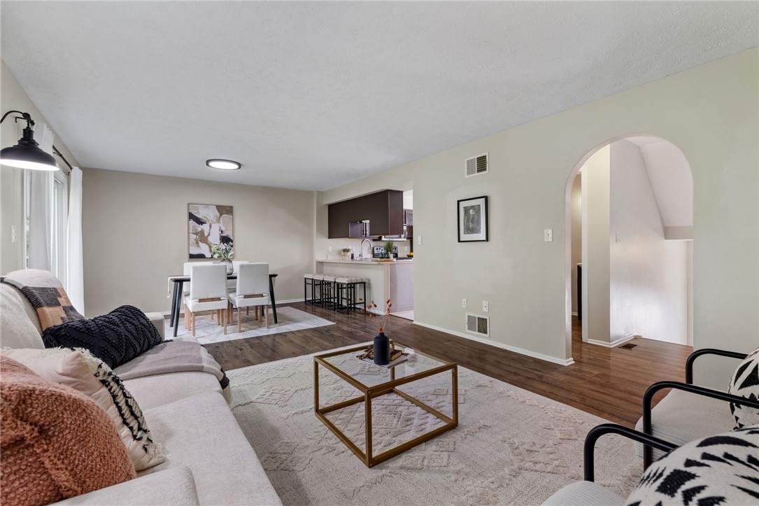 2104 Timberglen Dr