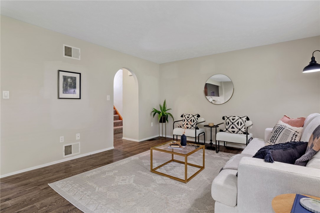 2104 Timberglen Dr