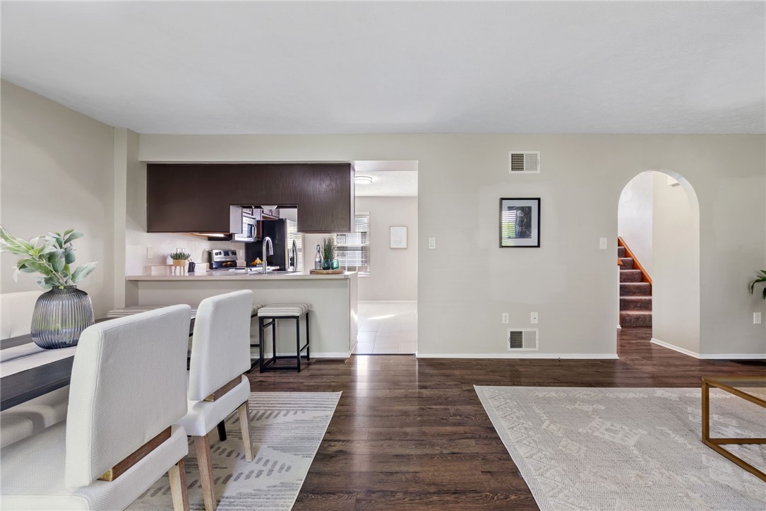 2104 Timberglen Dr