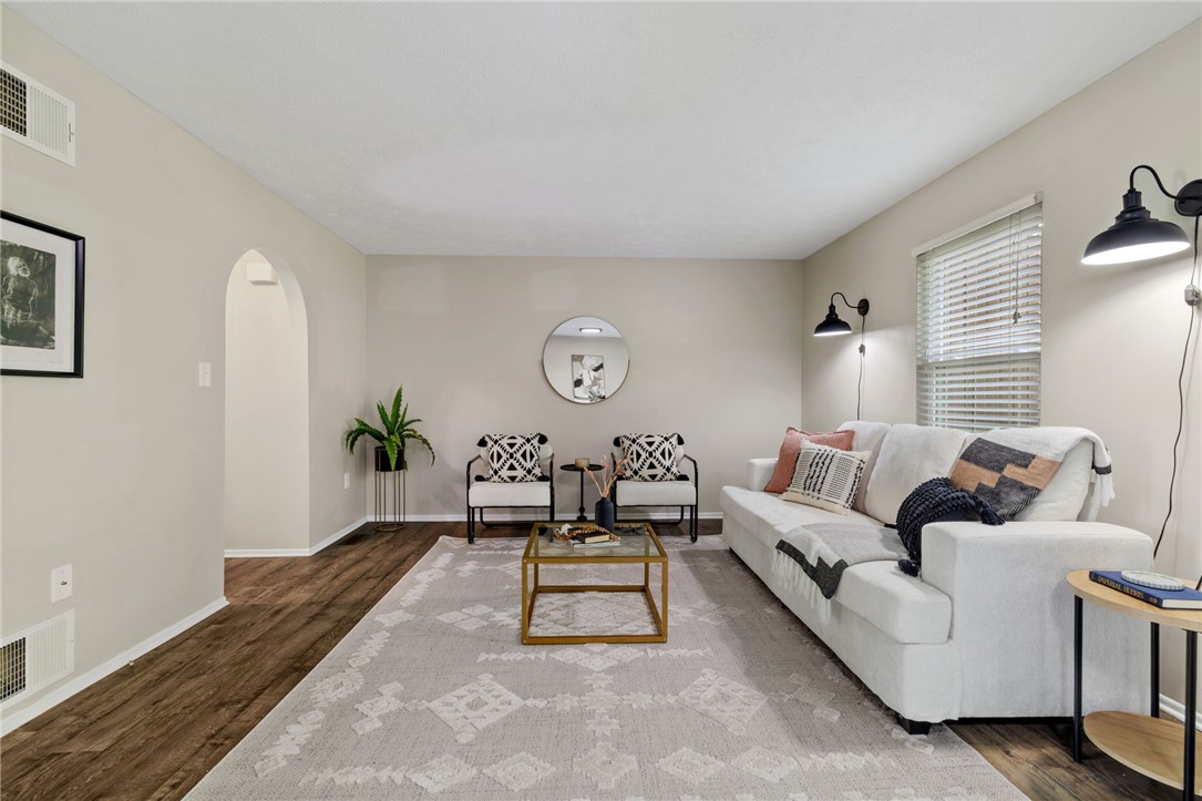 2104 Timberglen Dr