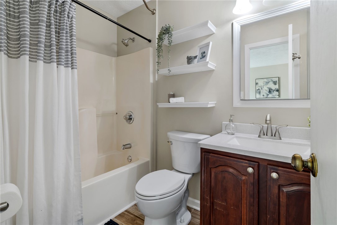 2104 Timberglen Dr