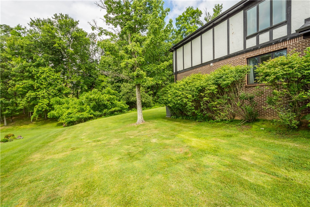 407 Hilltop Ln