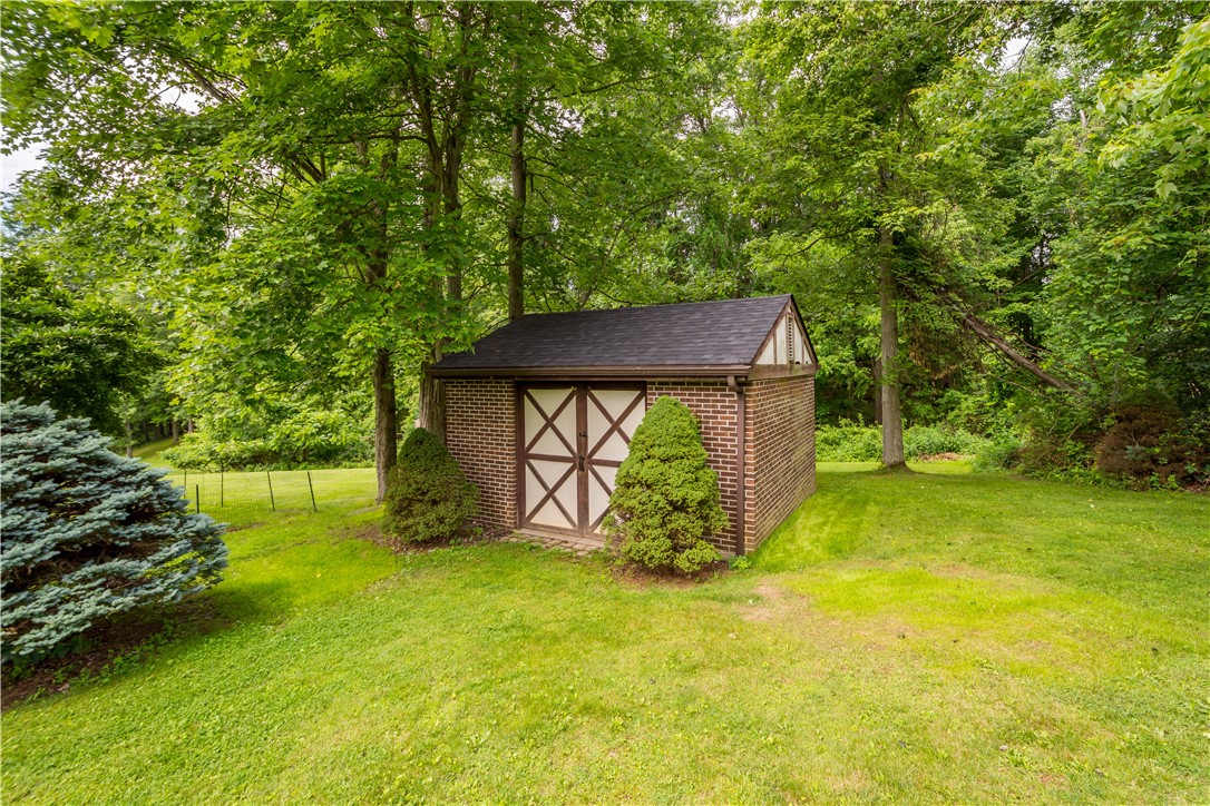 407 Hilltop Ln
