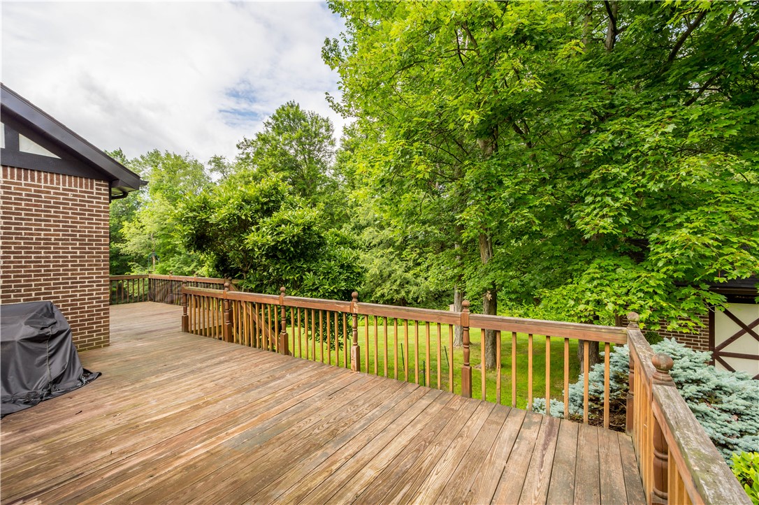 407 Hilltop Ln