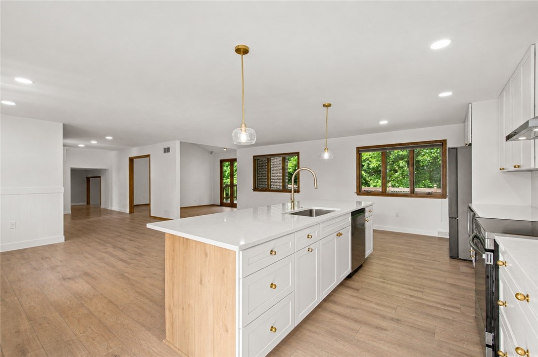 407 Hilltop Ln