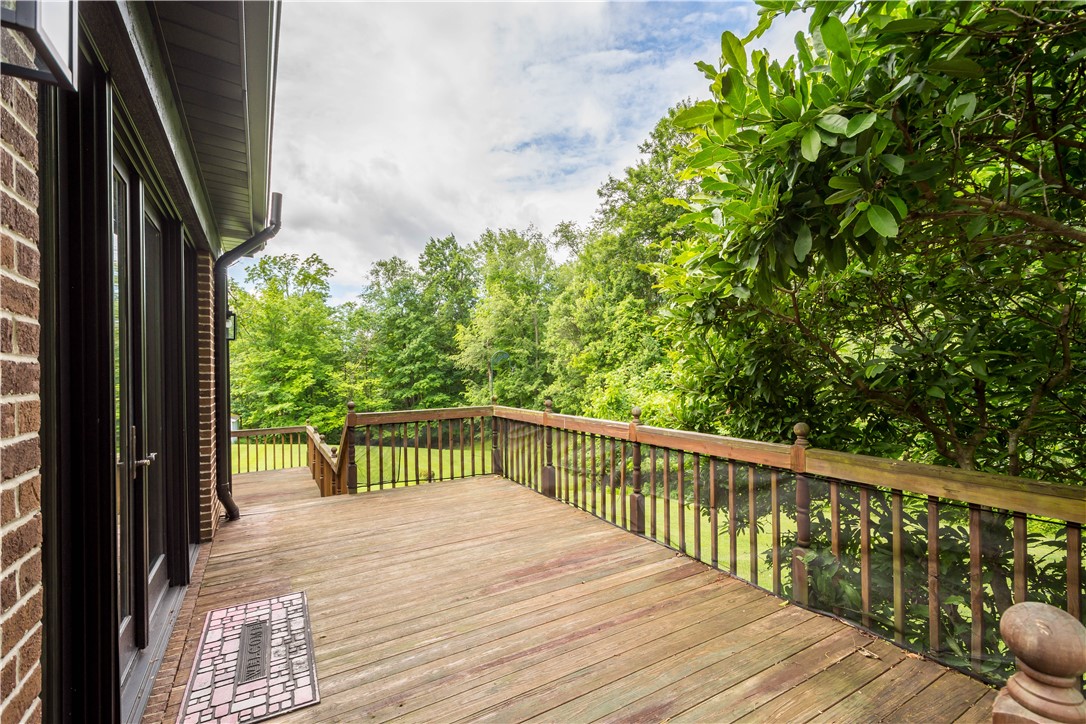 407 Hilltop Ln