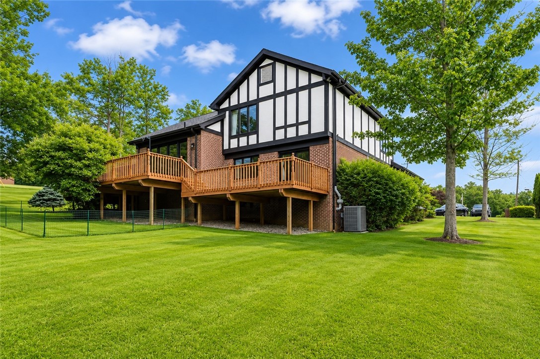 407 Hilltop Ln