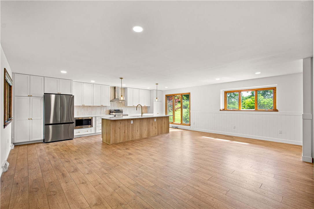 407 Hilltop Ln