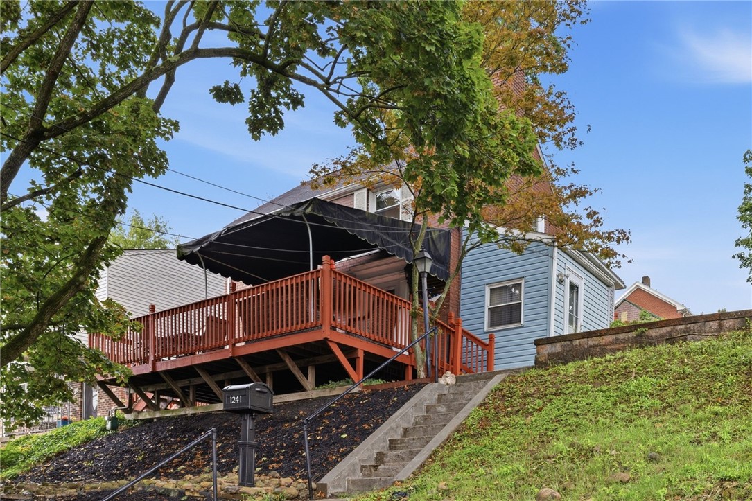 1241 Oakglen St