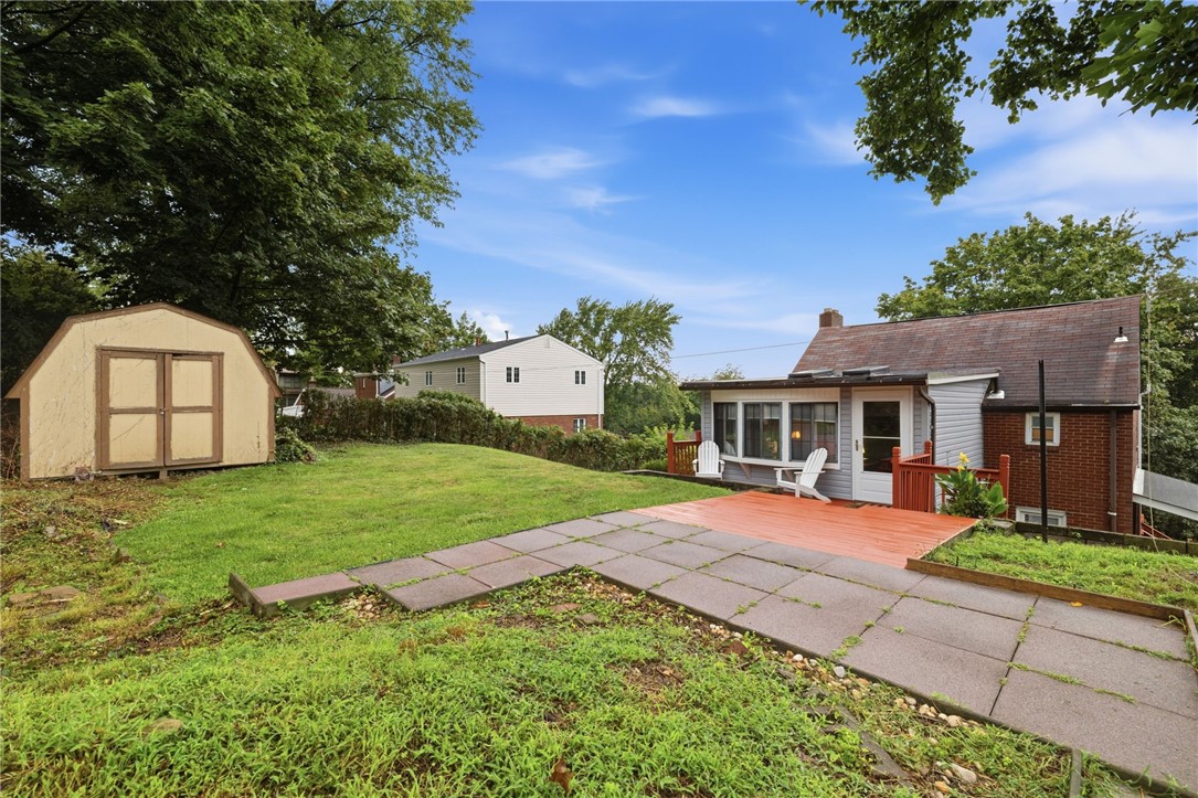 1241 Oakglen St