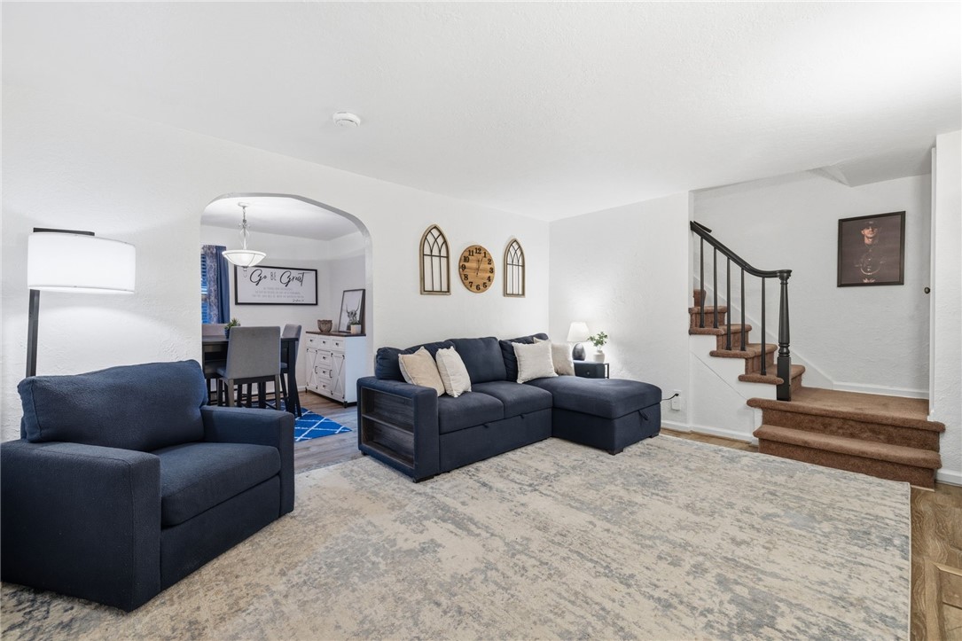 1241 Oakglen St