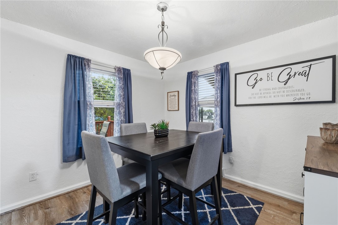 1241 Oakglen St