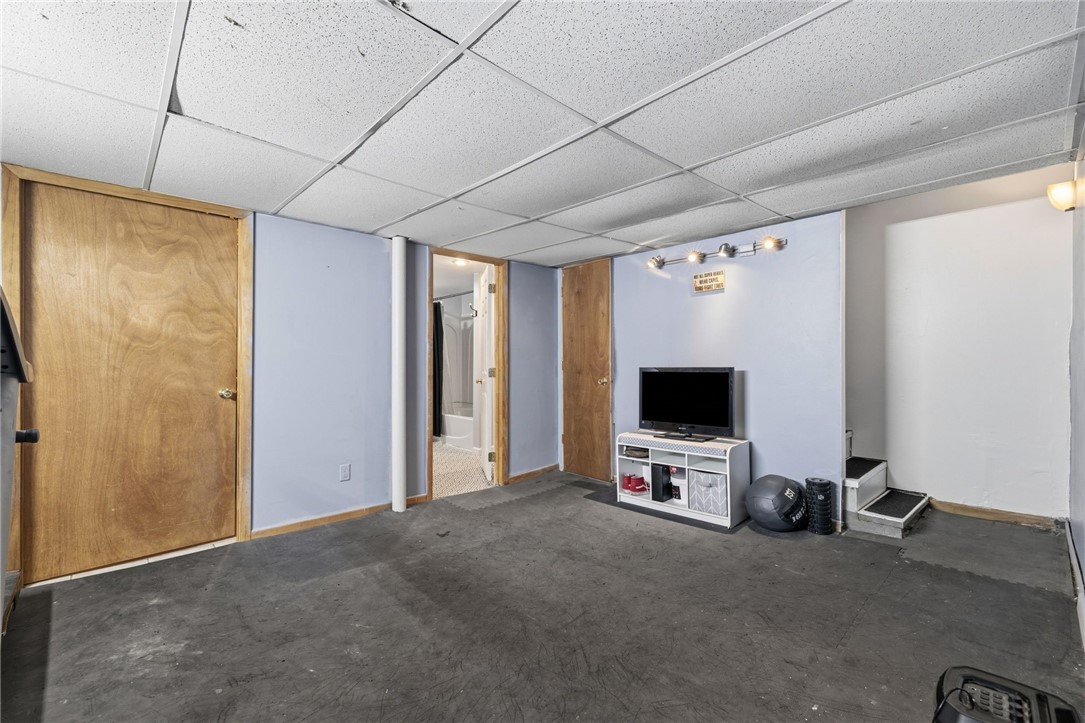 1241 Oakglen St