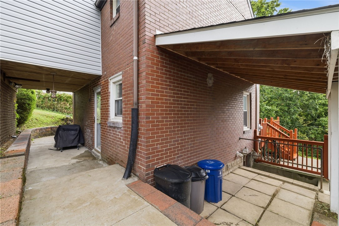 1241 Oakglen St