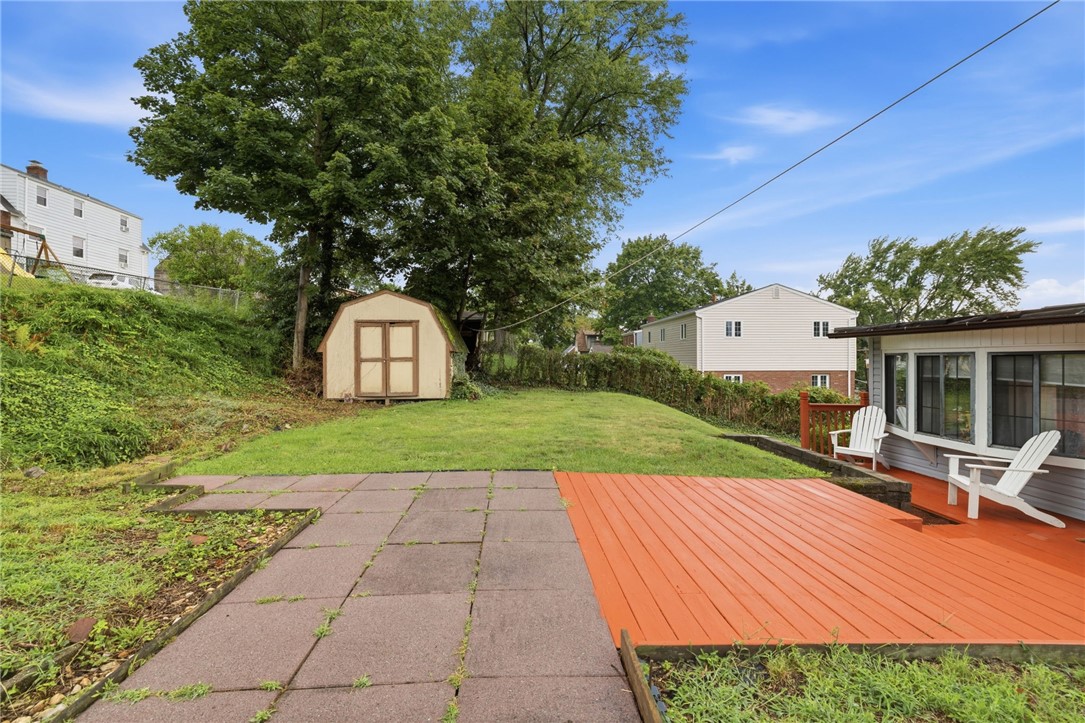 1241 Oakglen St