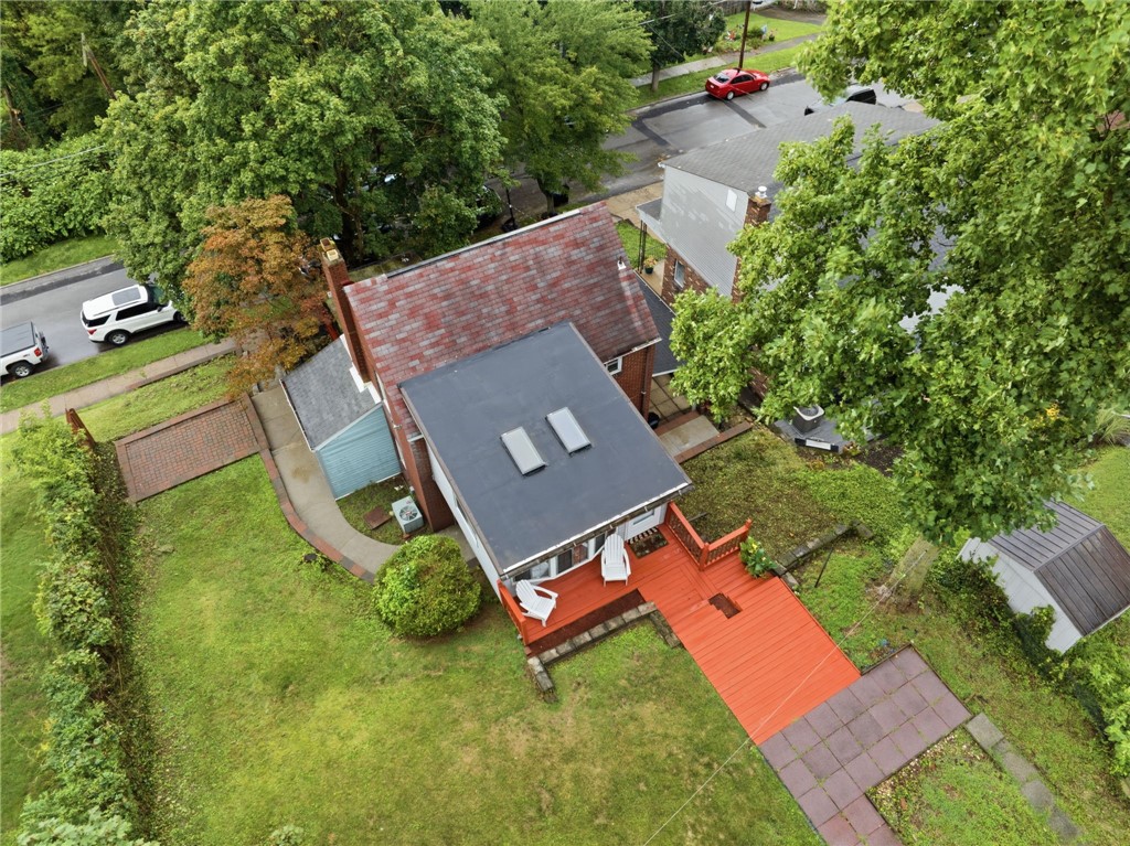 1241 Oakglen St