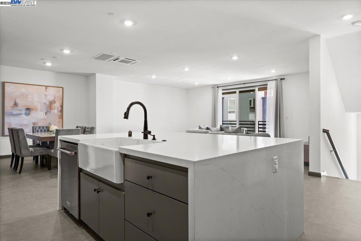 5483 Melissa Ln