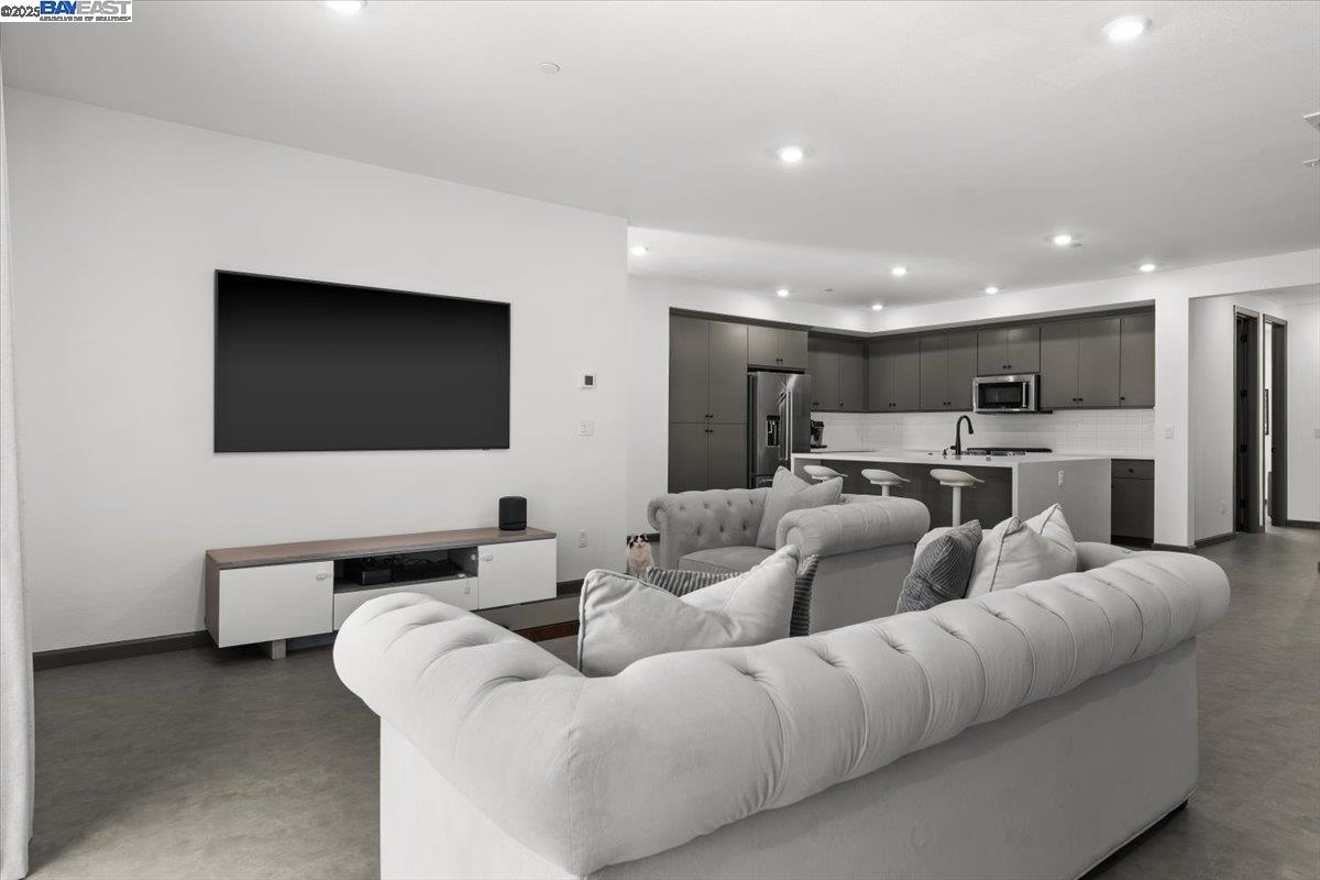 5483 Melissa Ln