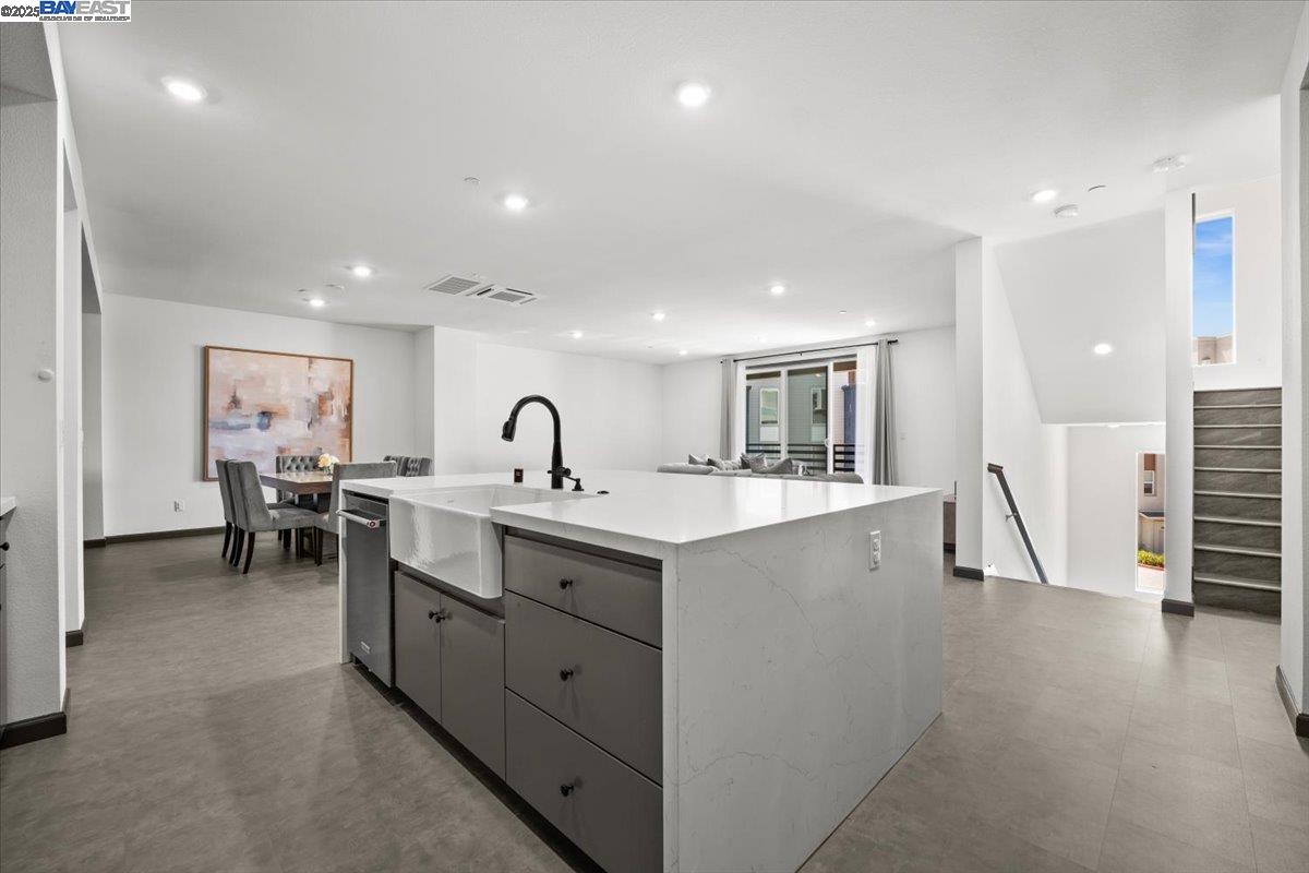 5483 Melissa Ln