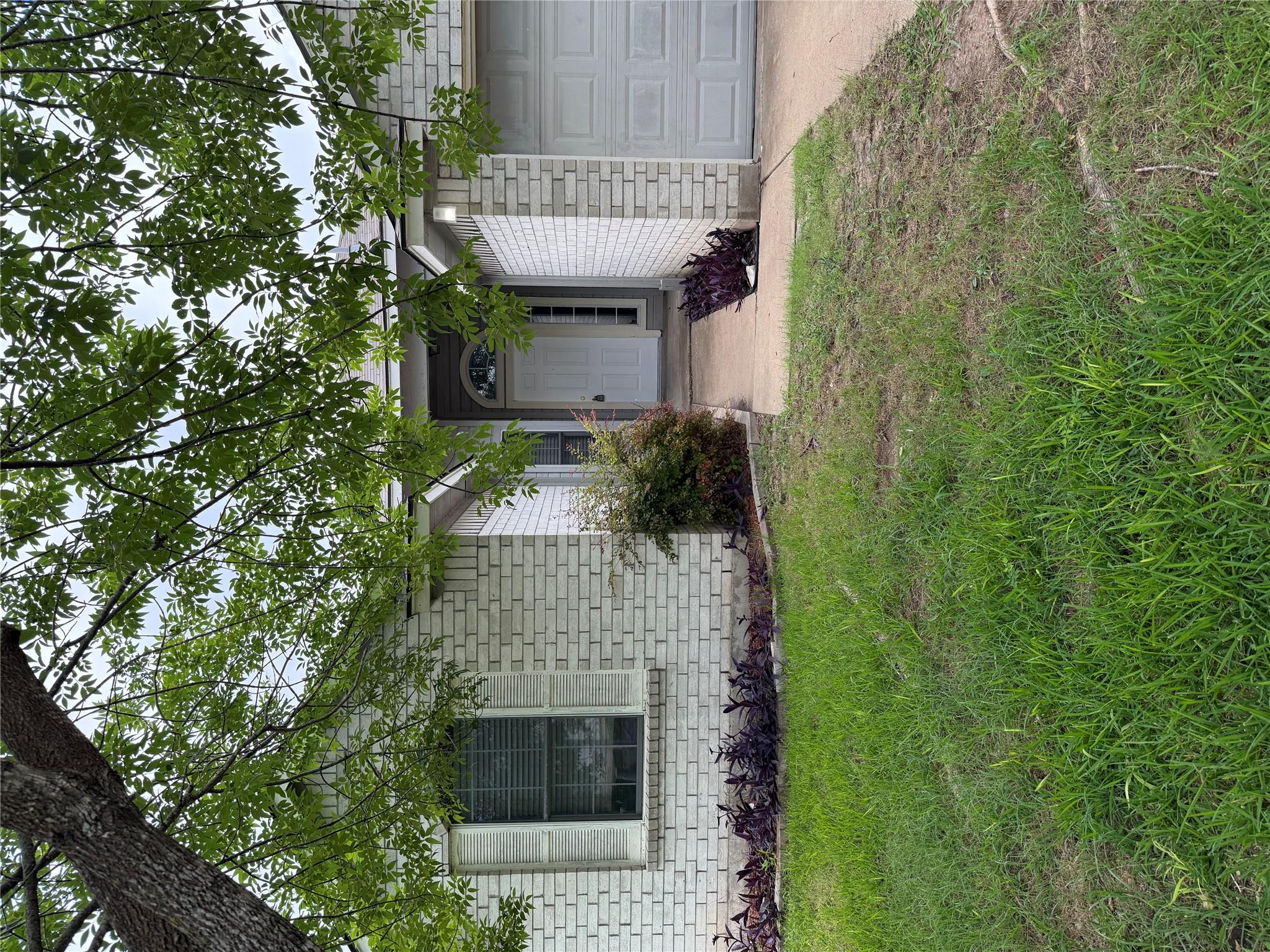 812 Lantana LN