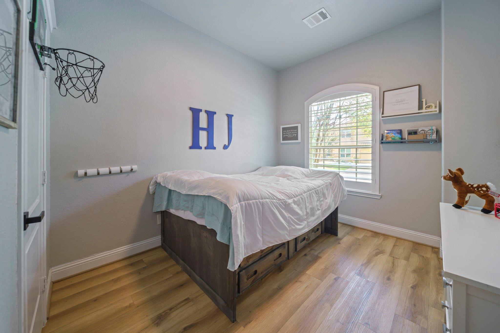 15 Inland Prairie Drive