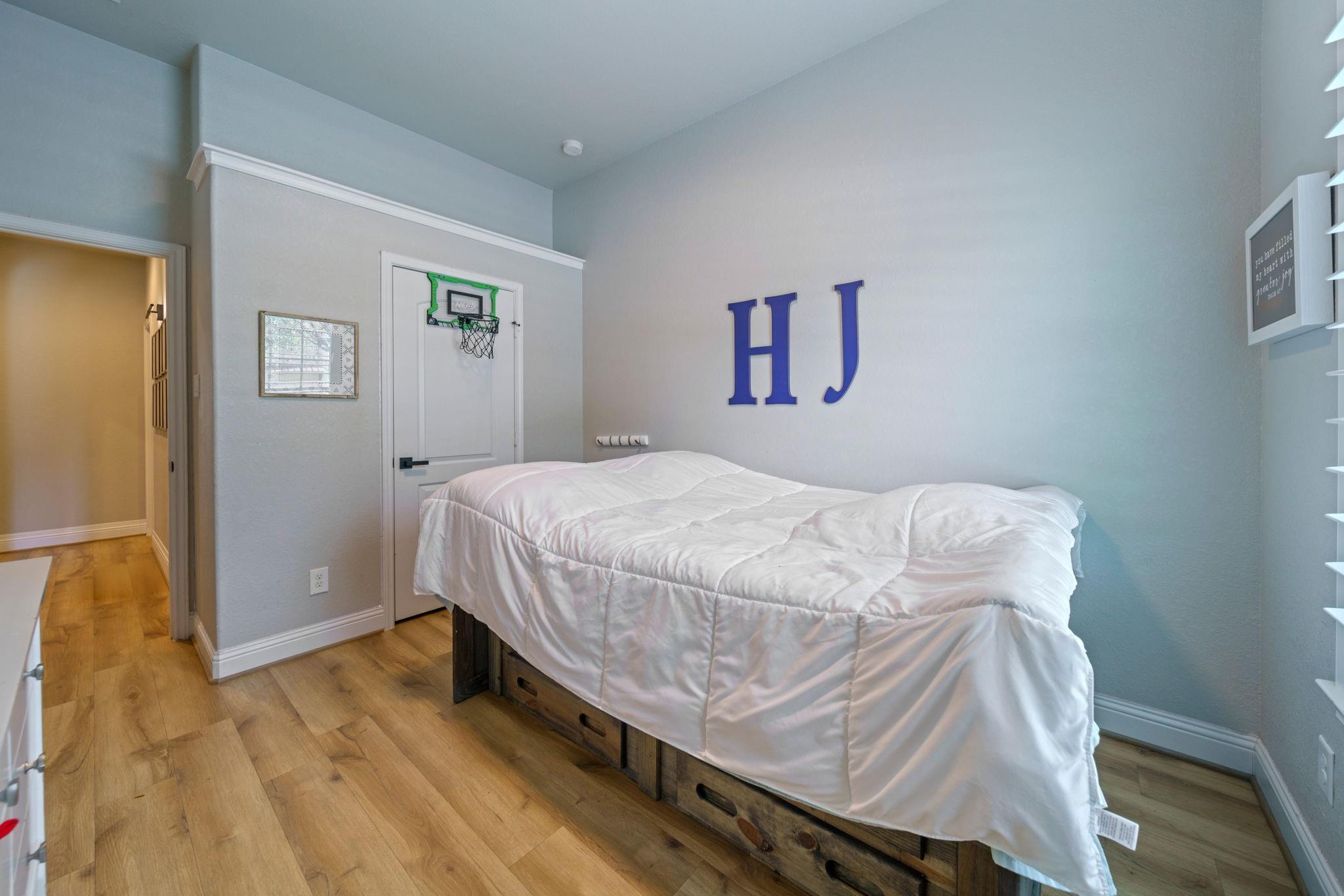 15 Inland Prairie Drive